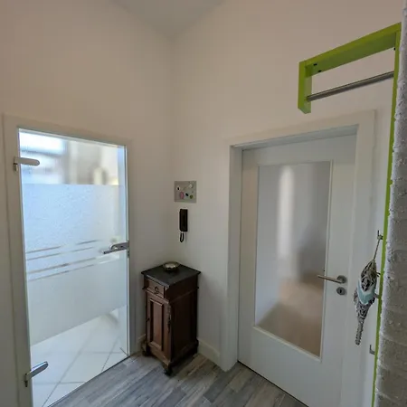 Zentrale Helle In Mit Balkon